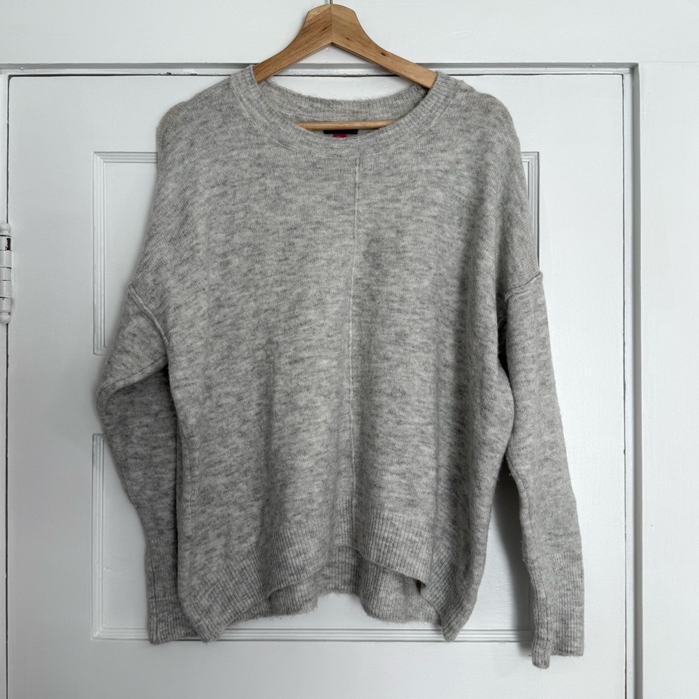 Vince Camuto Gray Crew Neck Sweater Large!